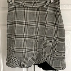 Zara S ruffled skirt side zip black white grey